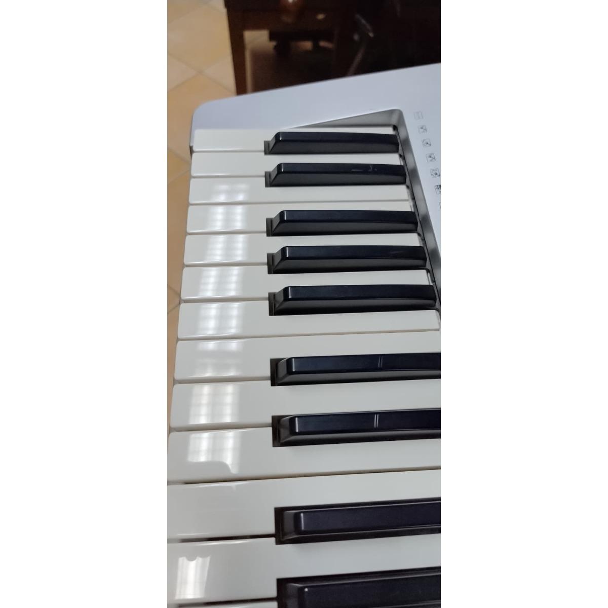 Yamaha YPT 360 Tastiera 61 tasti, usata