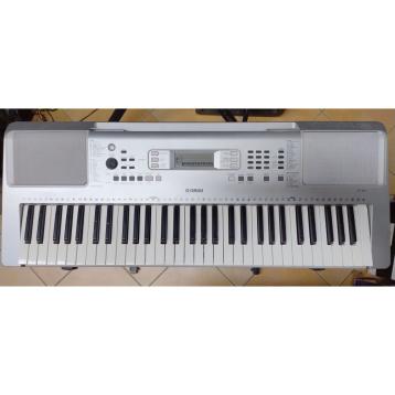 Yamaha YPT 360 Tastiera 61 tasti, usata