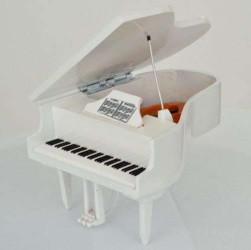 Mini pianoforte a coda bianco