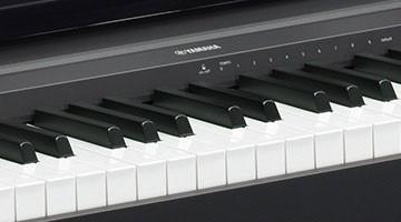 YAMAHA P45 pianoforte digitale 88 tasti pesati + supporto in legno